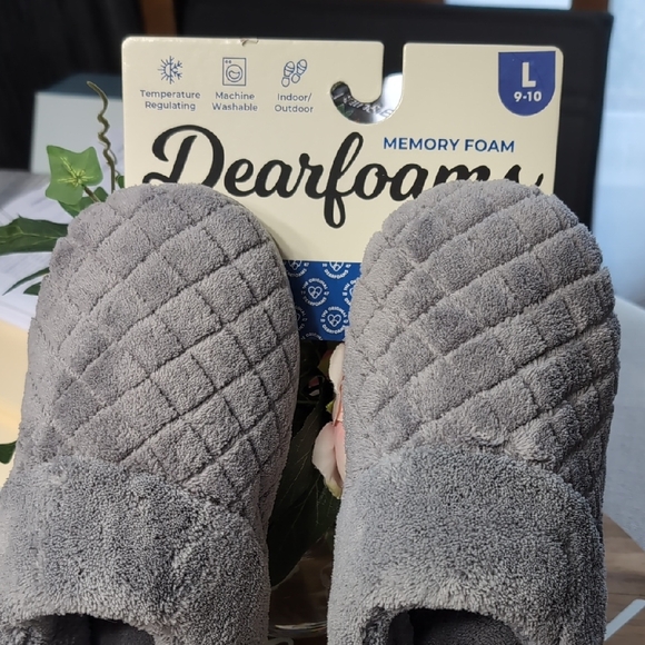 Dearfoams Cozy Gray Quilted Slippers - Picture 2 of 7